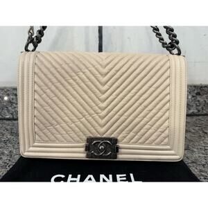 Chanel Boy Ivory Wrinkled Leather w/ Ruthenium Hardware Medium Chevron  347580